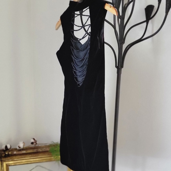 CDC Evenings Dresses & Skirts - Y2K CDC Evenings velvet dress w open laced back